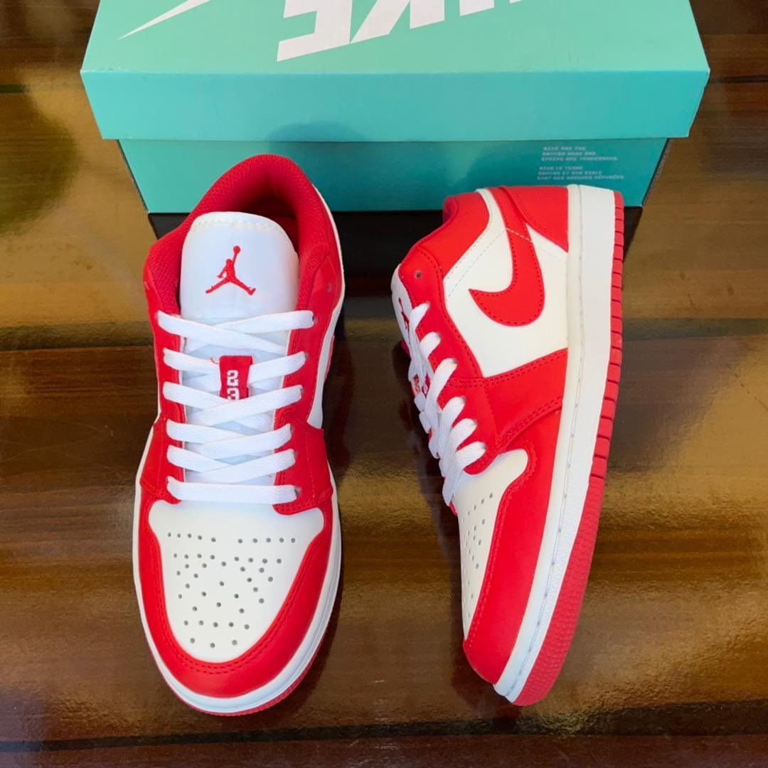 Runway69fits's tweet photo. Lit Sneakers Policy! 
Size: 38-45
Price: 30000 naira 
Payment on delivery within Lagos 🤝
Nationwide delivery 🇳🇬 https://t.co/JLLaEVosGr