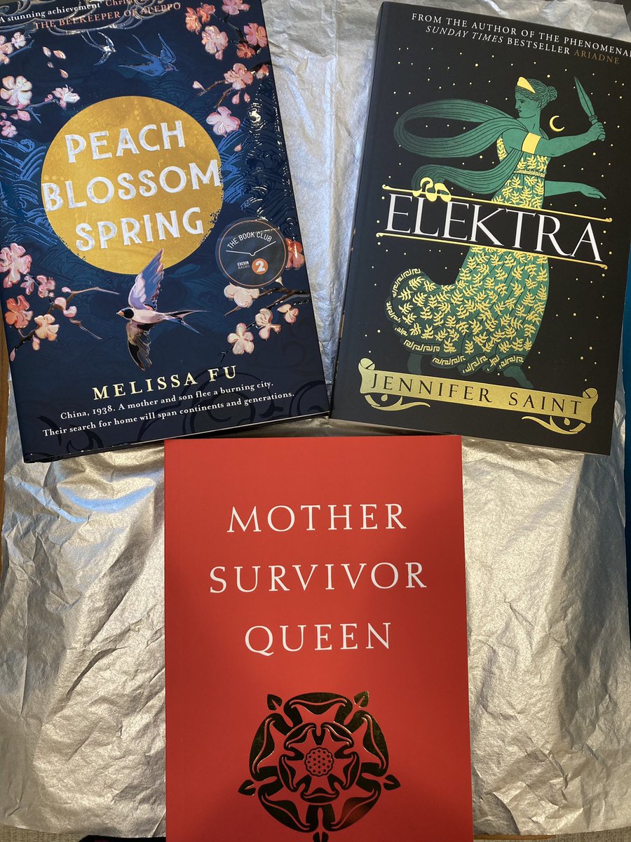 Bookywookydooda's tweet photo. #InternationalWomensDay  #Giveaway 3 AMAZING novels starring 5 AMAZING women! Elizabeth of York, Elektra, Cassandra, Clytemnestra and Meilin. RT/Follow to enter. UK only. Winner picked at random 10am tomorrow (9 March) Go! Go! Go! @jennysaint @MelissaLFu @AlisonWeirBooks https://t.co/UPWSUdj5TA