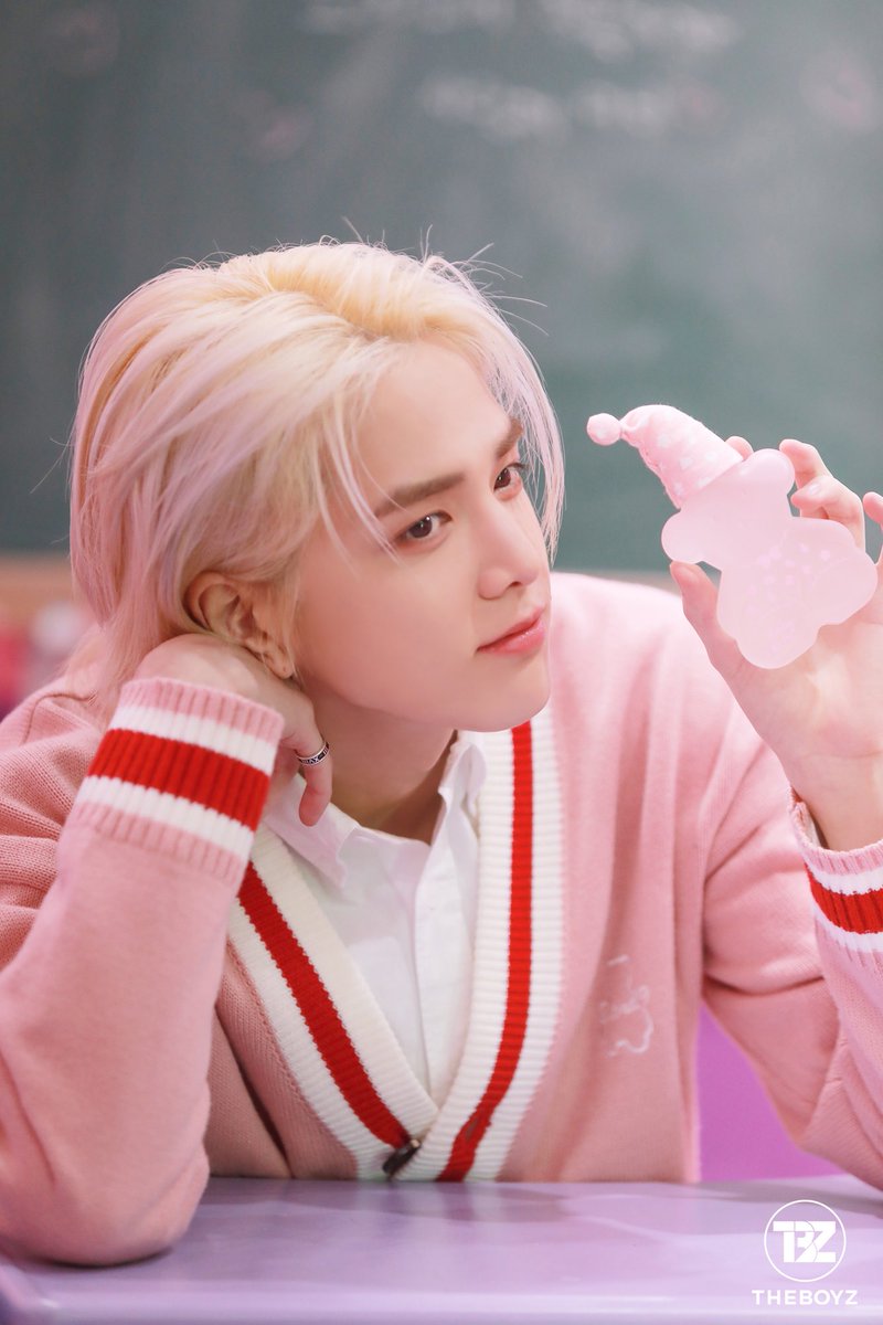 babybread808's tweet photo. #영훈 1st Look https://t.co/vkVHIV2bhf