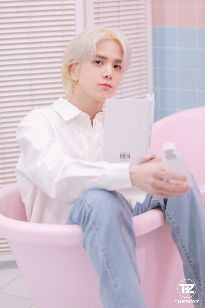 babybread808's tweet photo. #영훈 1st Look https://t.co/vkVHIV2bhf