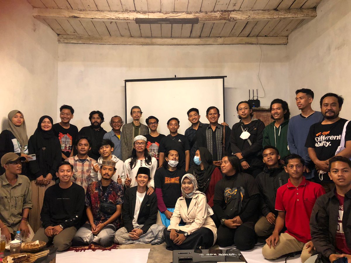 Beritabaruco's tweet photo. Komunitas Perpustakaan Jalanan Situbondo Gelar Nobar dan Diskusi Film Dokumenter Wadas https://t.co/JGAhhn0VhS #BeritaBaru #BeritaBaruJatim #BeritaJatim #Beritabaruco https://t.co/TF9FpcdGhj