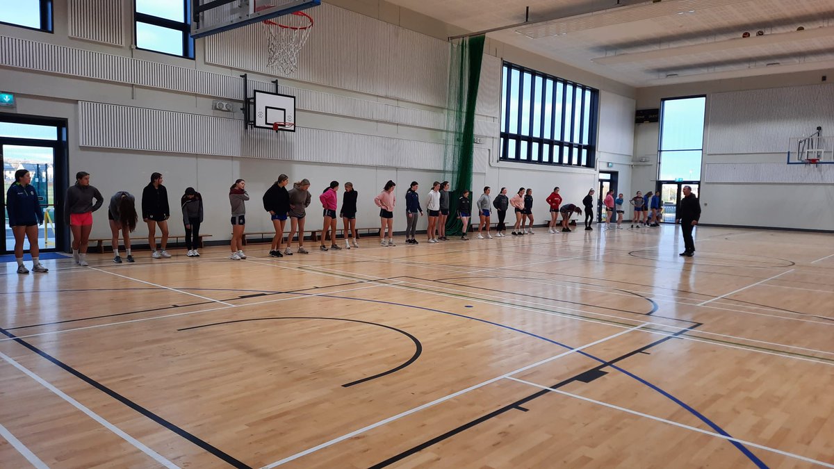 sarcon101's tweet photo. Thanks to @T0MFRENCH for doing some testing with out girls football teams yesterday.Very informative. @ClaregalwayColl @ogormanellie @karenkerrigan24 https://t.co/pXg7wzdRLj