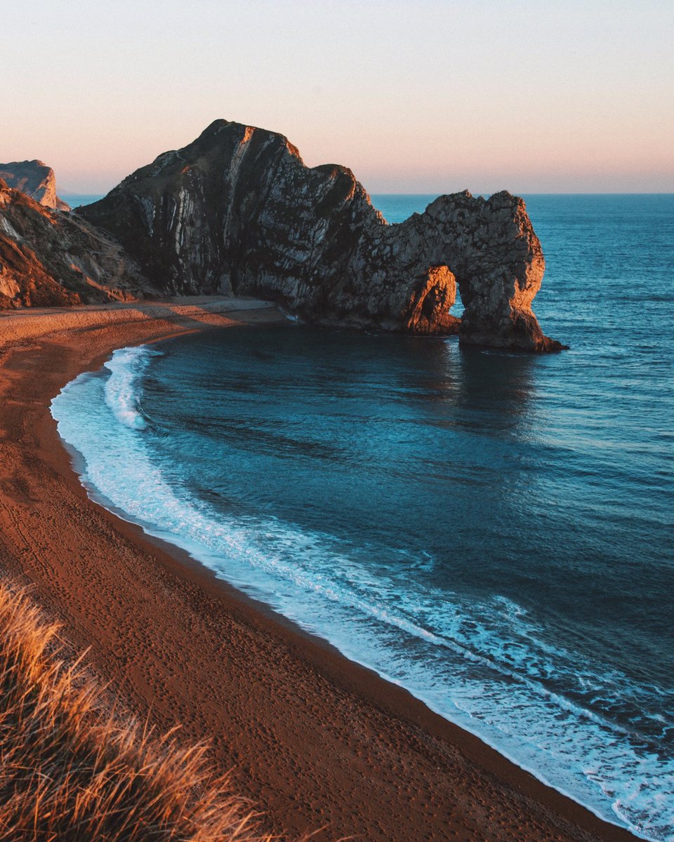 Gm team! Looking for photographers to follow - feel free to tag a few of your favourites below, would be great to find new people to connect with. 

#Dorset #DurdleDoor #NFT #NFTArtist #NFTcommunity