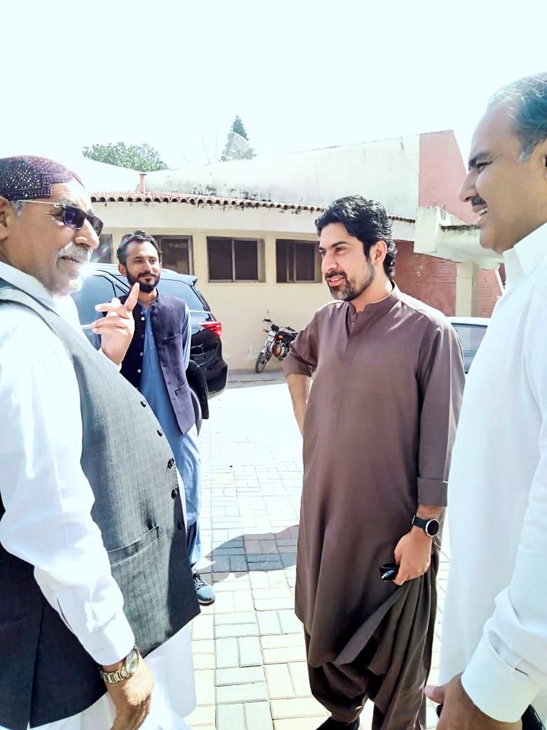 NSMagsiOfficial's tweet photo. اسلام آباد بریسڑر نوابزادہ سیف اللہ خان مگسی سے بابو امیں عمرانی نے بلوچستان ہاؤس اسلام آباد میں ملاقات #عوامی_مارچ کے حوالے سے بات چیت۔
@SaifMagsi @BabuMuhamma1 @MediaCellPPP @PPPBALOCHISTAN_ https://t.co/qC4HEzFmCj