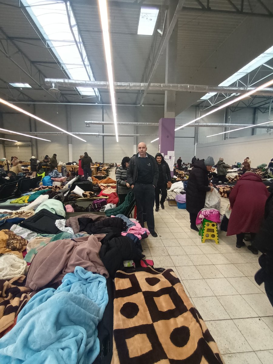 FergusDrake1's tweet photo. It was a tidal wave of humanity not seen in Europe since WW2. Mainly women and children who were tired, hungry and traumatised. They were all hugely worried about people they have left behind under artillery bombardment as well as the increasing lack of food. https://t.co/noo0pqcSyZ