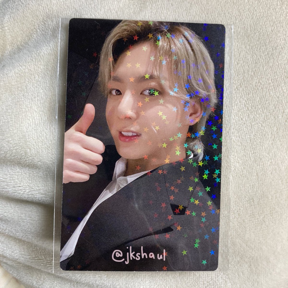 jkshaul's tweet photo. literal na sparks,, opo nasa jungkook holo stars ang ✨sparks✨!!!!! 🪅🤲🏻 https://t.co/0AEadXU3oZ