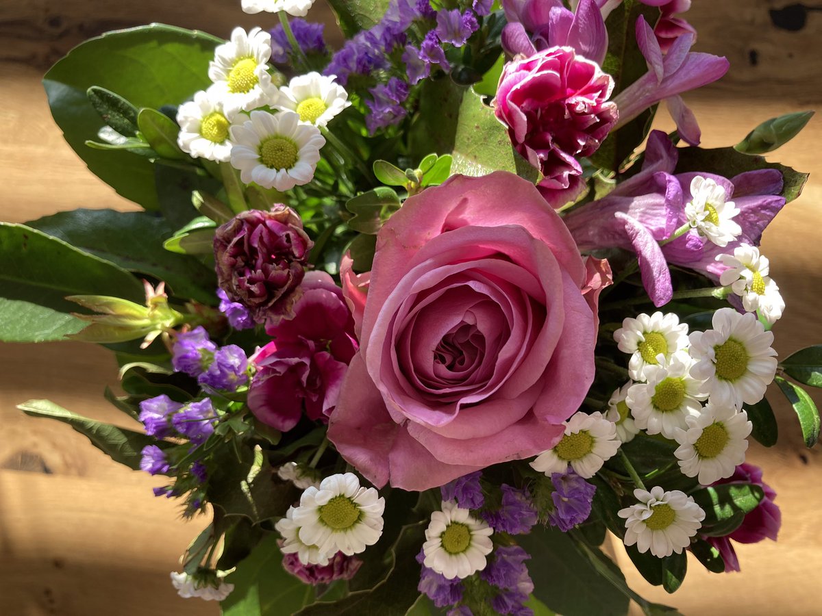SEIFERTpr's tweet photo. Heute ist Internationaler Frauentag.￼ 🌷Congratulations, Ladies! 🥂￼
.
#InternationalerFrauentag #BreakTheBias #SeifertPR https://t.co/q6mDborx5Z