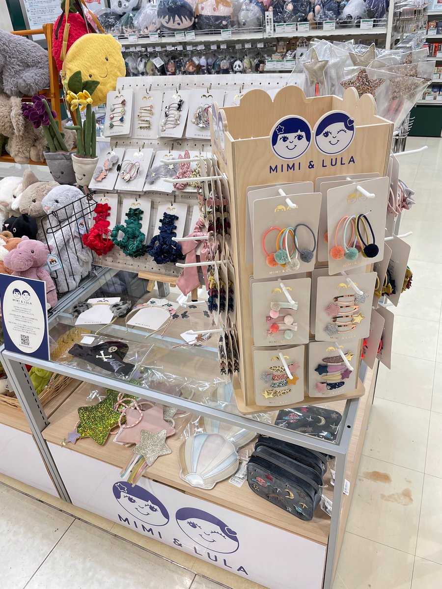 MimiandLulaJ's tweet photo. 🎈POPUP SHOP情報🎈
東急ハンズ名古屋店
■2022年3月24日まで🌷
名古屋にてPOPUP SHOP開催中🌟大人気Jellycatさんと同時開催です🌱
たくさんのアイテムを実際に手に取っていただくチャンスです🌼
#MIMIandLULA #mimiandlulajp #ミミアンドルーラ #キッズアクセサリー #ロンドン #東急ハンズ名古屋 https://t.co/TbChyfhOuL