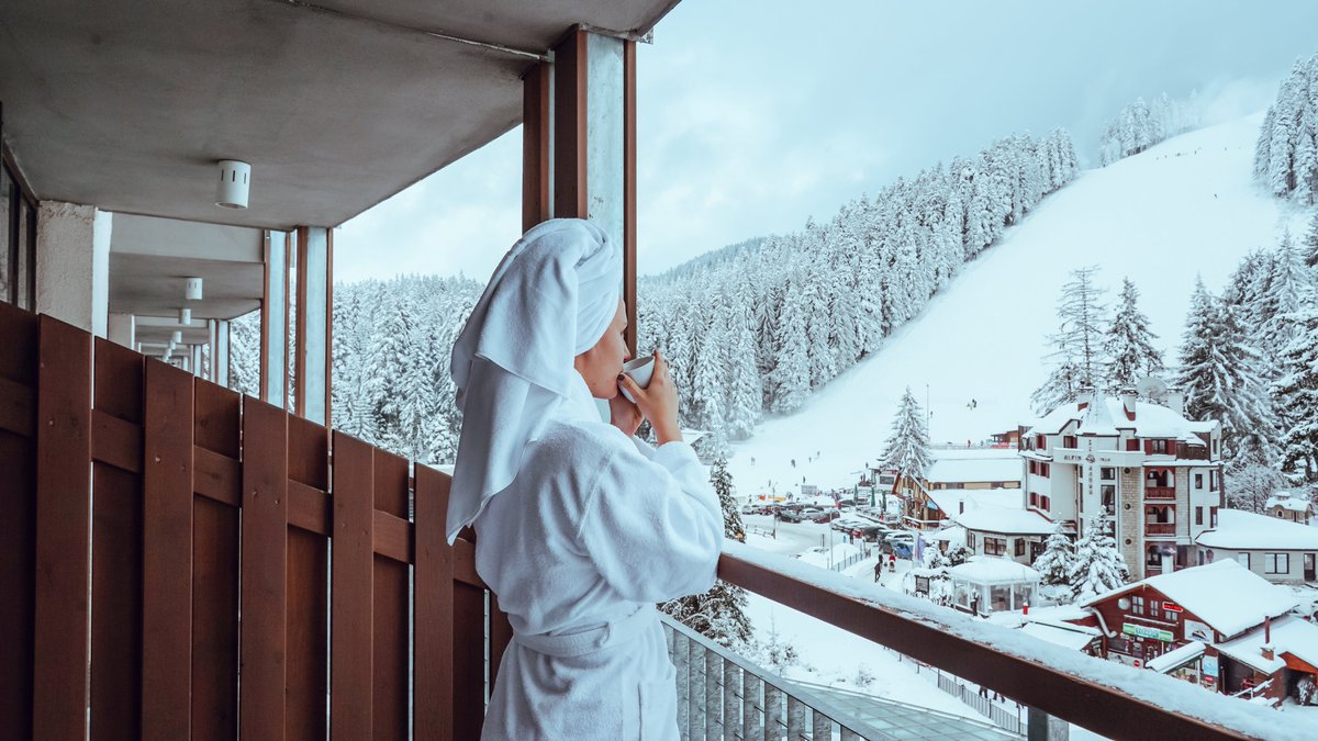 All we need after the SPA is a cup of coffee and this breathtaking view. ☕️🌲❄