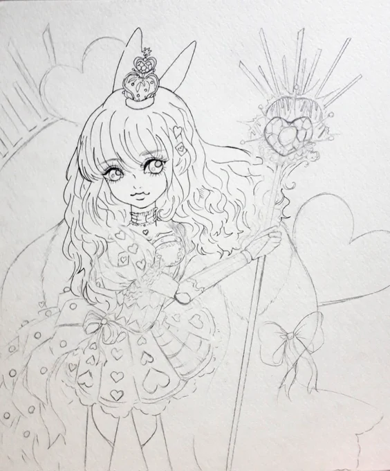 前に描いていた絵の色塗りに失敗したので…😢
今は次の絵のペン入れ中✨_((Ф(..  )
うさぎとハートのトランプをイメージしたお人形の女の子です❤ 