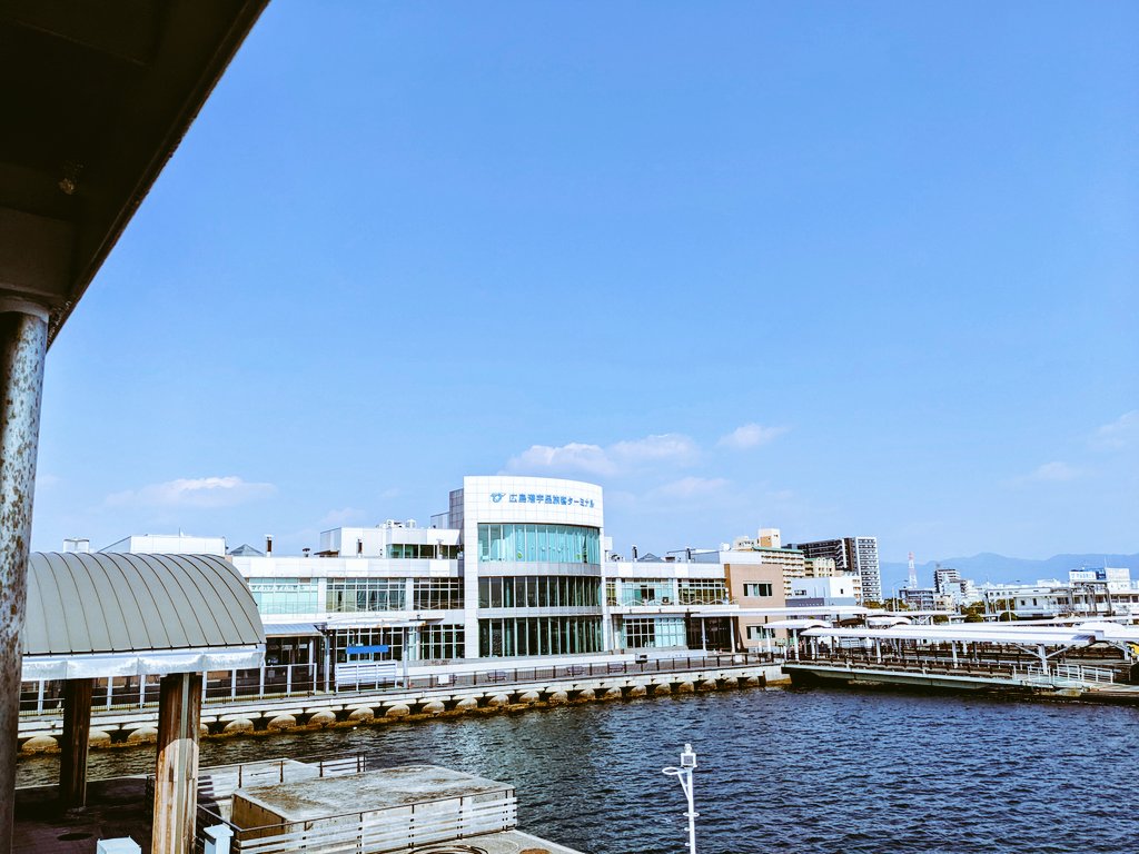 池ぽんヘタレ犬 こんにちは 広島港沖の似島 安芸小富士 に仕事に行きました 昼食は釜揚げうどん宇品店で鴨ねぎうどんと稲荷寿司を食べました フェリーから見た広島港宇品旅客ターミナル 広島港から松江港に向うスーパージット 後ろが似島 鴨ねぎ