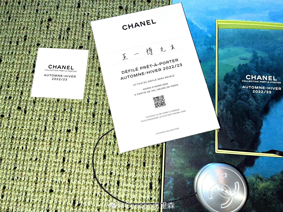2amWangYibo's tweet photo. Woww ภาพใหม่มาแล้วว อี้ป๋อในชุดใหม่ของ CHANEL!! 💙 #WangYibo 

CHANEL ส่งบัตรเชิญพร้อมลูกดิ่งโยโย่ให้ป๋อชวนติดตามชมการเปิดตัวคอลเลคชั่นใหม่คืนนี้ 

CHANEL Fall/Winter 2022/23 at 2pm Paris time [20.00 น.] #CHANELFallWinter : https://t.co/pzubOfGelU 

Fresh Yibo &amp; CHANEL Yo-Yo!! https://t.co/S9ujHItrg6