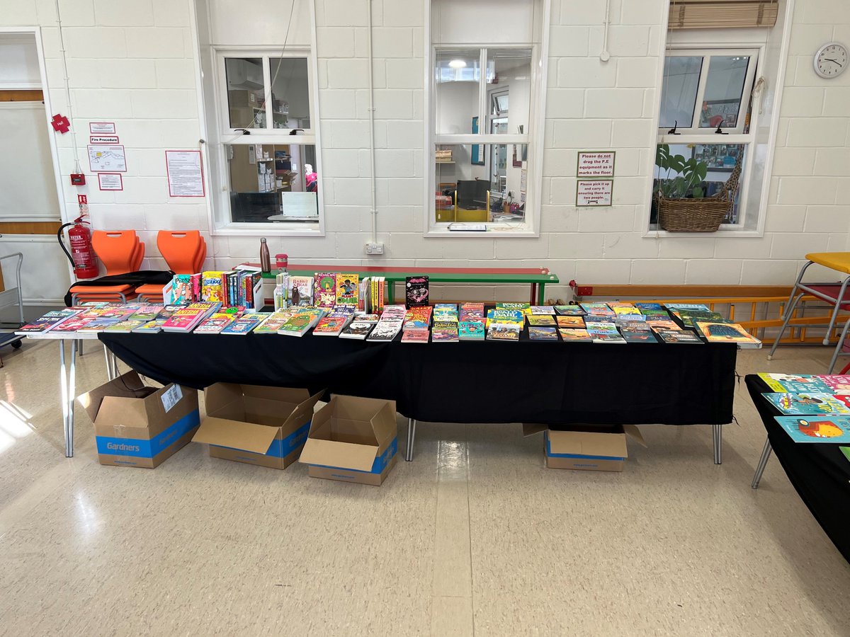 HassocksInfant's tweet photo. We're delighted to welcome back The Book Nook.  The book fair is visiting today and tomorrow.  Each class will have an opportunity to visit and parents are welcome to join us in the school hall from 2.30pm.  Hope to see lots of you there! @booknookhove https://t.co/3M01eQ9CVU