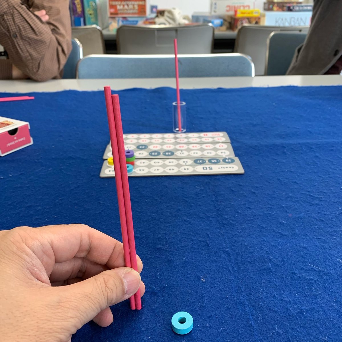 makipapa's tweet photo. 地元ボドゲ会。あと5mm?いや10mm?!な目分量が難しい #スティックコレクション 。輪っかで5mm足すのがポイントです。(でも当たらない🤣)
#boardgame
#stickcollection
#puertorico
#inkognito
#異世界ギルドマスターズ
#lamadice
#UPGS部会 #116th
#UPGSS #yono https://t.co/3oG3lJMmZu