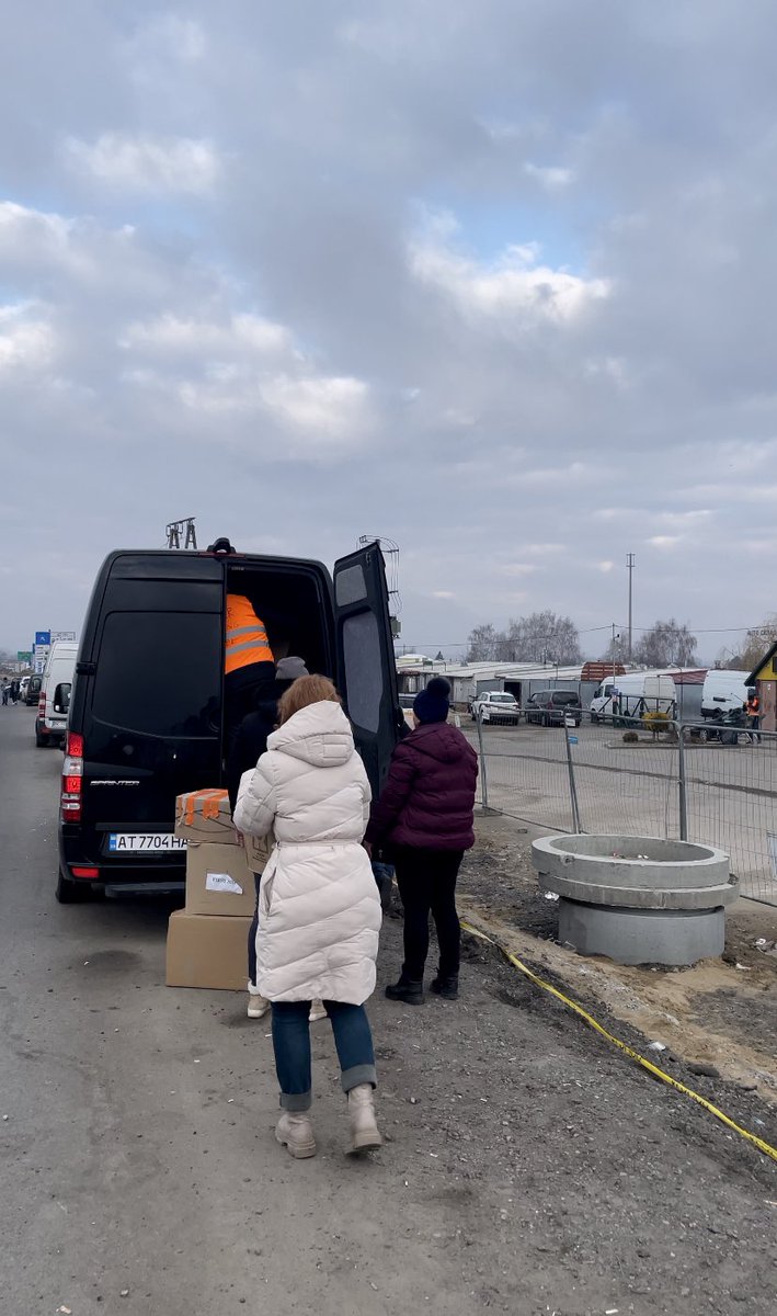 Laura Bukavina tweet media