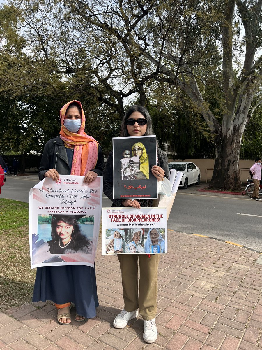 dohrpk's tweet photo. We are representing the women relatives of enforced disappeared and sister Aafia on #AuratMarch2022 https://t.co/5bXVNnxSvZ