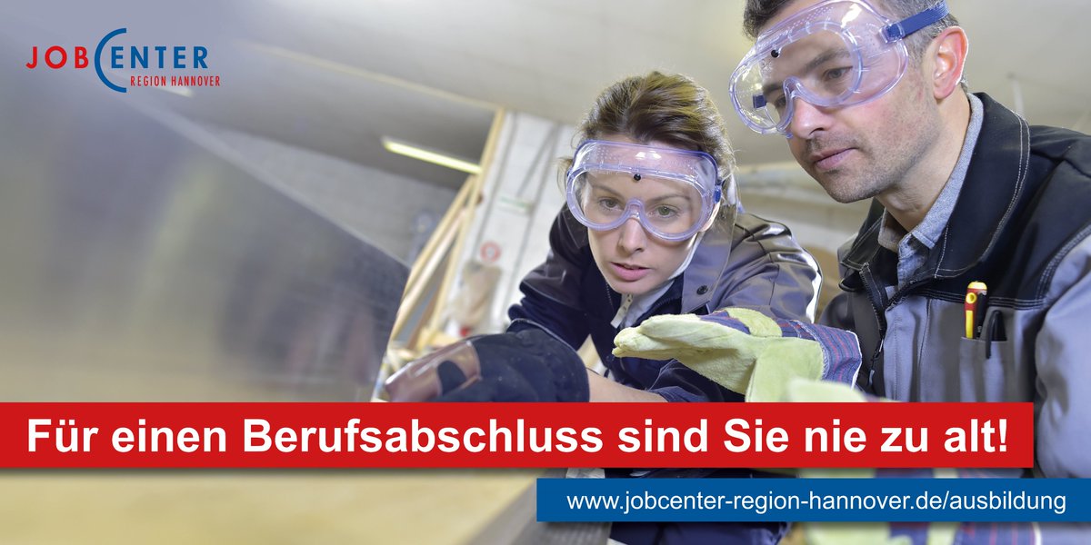 #Bildung", auch berufliche, bildet die Grundlage für ein selbstbestimmtes Leben. 

Deswegen fördert das #Jobcenter besonders #Frauen, die einen #Berufsabschluss erwerben möchten. 👩‍🏭👩‍⚕️👩‍🔧👩‍💼

Zum Beispiel über die Möglichkeit der Ausbildung in #Teilzeit.

#Weltfrauentag  #Frauentag