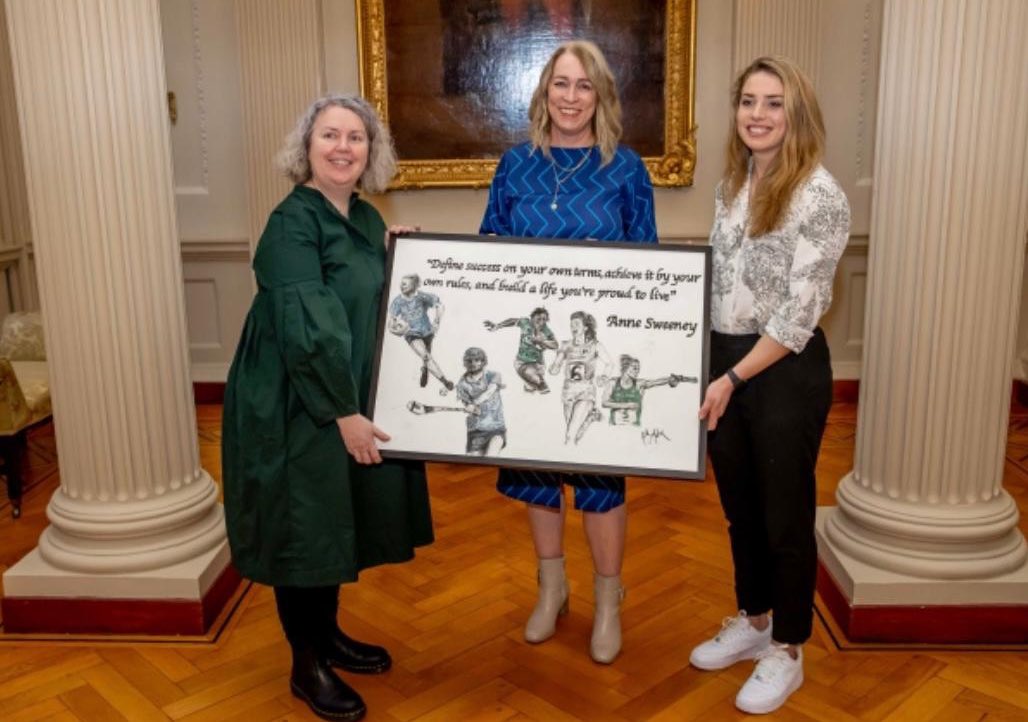 Matthew Dossett (@m4ttdossett) on Twitter photo <a href="/sporttanner/">Michelle Tanner</a> has been part of the fabric of <a href="/tcddublin/">Trinity College Dublin</a> for 25 years, driving the development of sport and leading from the front. Thanks <a href="/aisling_maher/">Aisling Maher</a> for creating this amazing #trailblazer themed piece which Provost <a href="/LindaDoyle/">Linda Doyle</a> presented to Michelle <a href="/sporttanner/">Michelle Tanner</a> has been part of the fabric of <a href="/tcddublin/">Trinity College Dublin</a> for 25 years, driving the development of sport and leading from the front. Thanks <a href="/aisling_maher/">Aisling Maher</a> for creating this amazing #trailblazer themed piece which Provost <a href="/LindaDoyle/">Linda Doyle</a> presented to Michelle