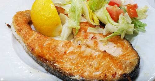 LasConchasMeson's tweet photo. Te proponemos que pruebes nuestros frescos y sabrosos #pescados 🐟
Tenemos #merluza a la plancha, a la romana, a la parrilla y rellena,#bacalao confitado y a la parrilla, y #salmón al cava
Enlace de la carta de pescados🐟
https://t.co/jMWtXsQT4o
#Mesonlasconchassalamanca #tapeo https://t.co/9gytypwtNt