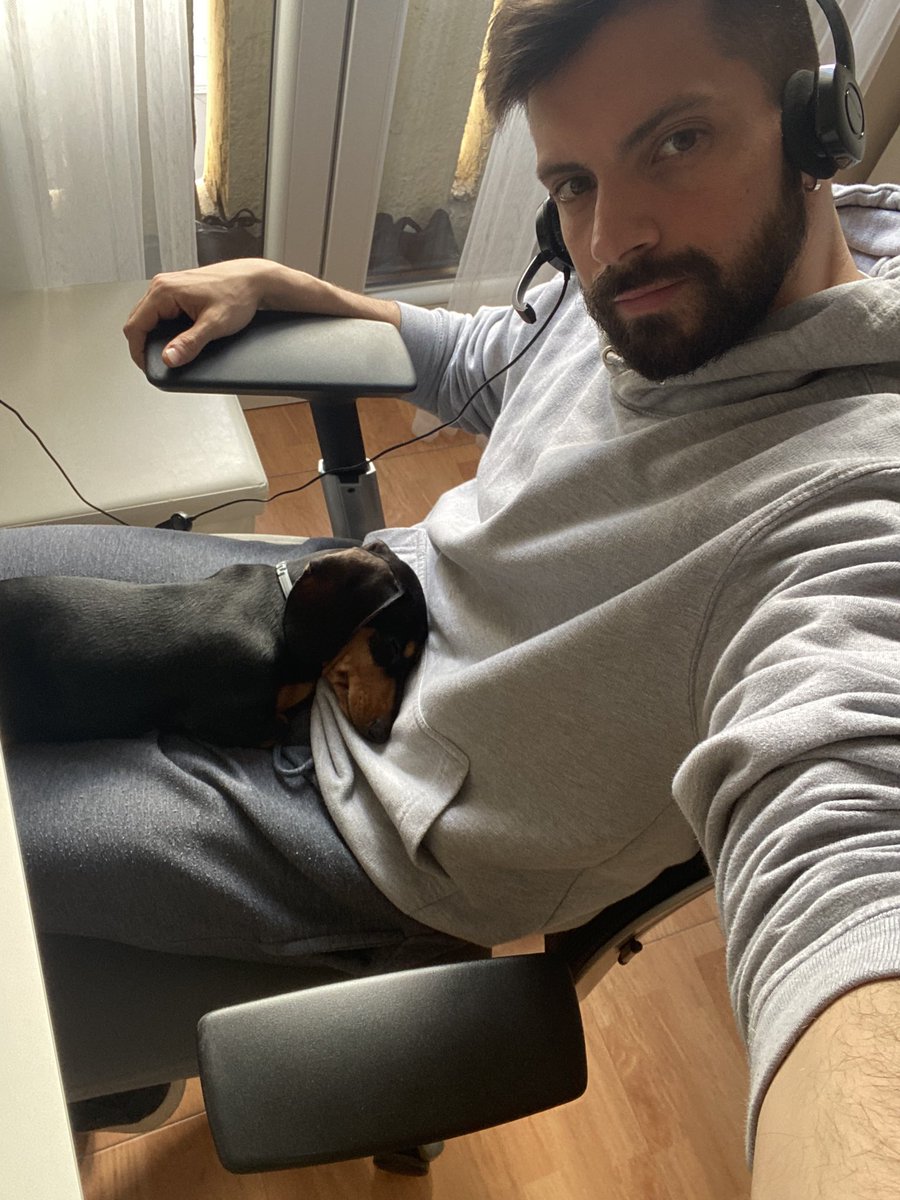 fabio3t's tweet photo. Y el tan feliz 🐶❤️ #Leopoldo #FatherFather https://t.co/hNg9ujWU7a https://t.co/hoPewBWRtr
