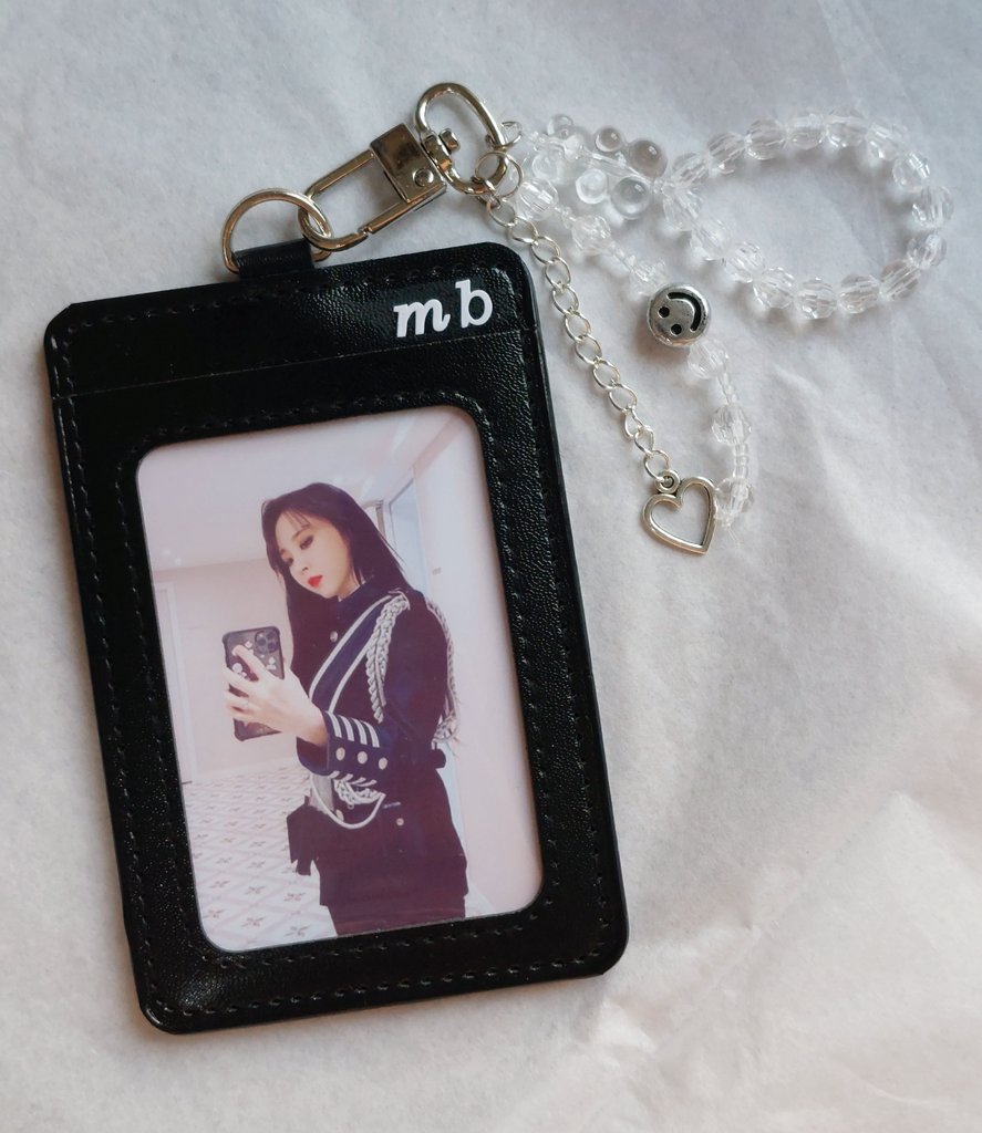 OX1_pia's tweet photo. thank you @jinniescarts for this cute pc holder ❤ #jinniefeedbacks https://t.co/4mCjqVqpsQ