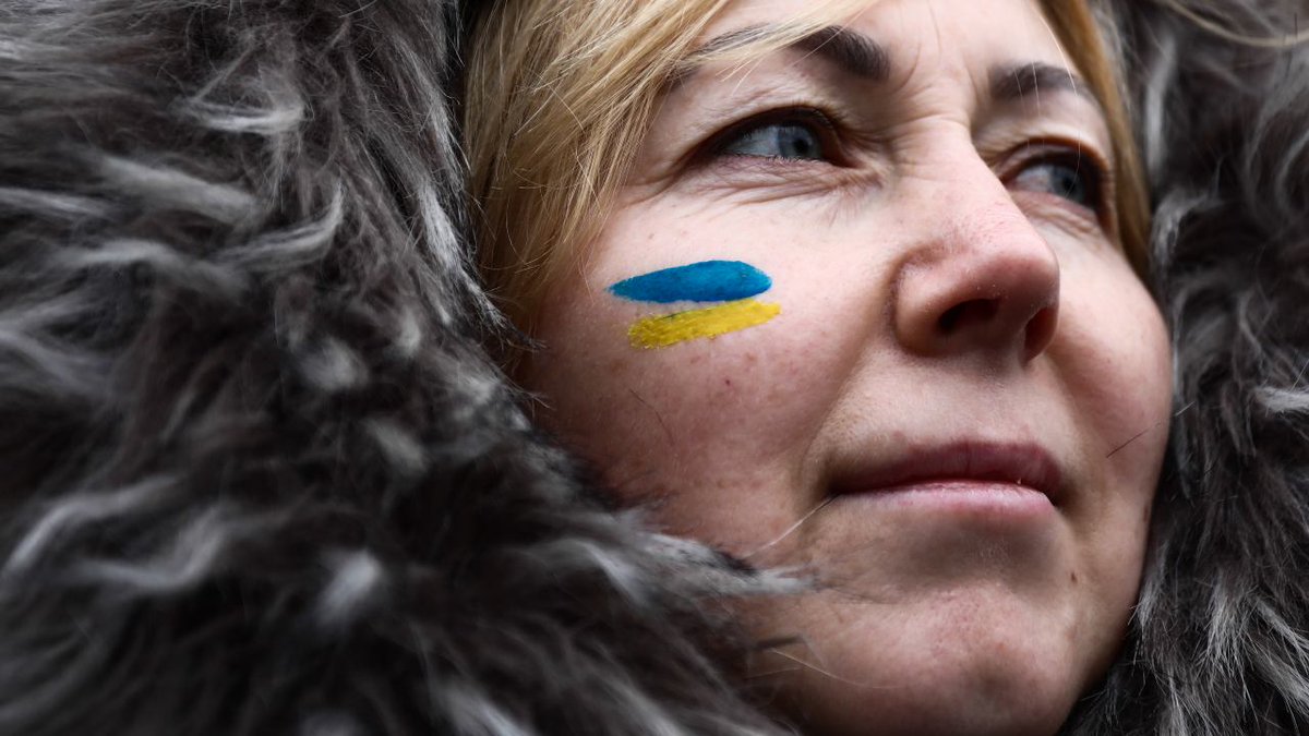 CurlyCath1's tweet photo. My #InternationalWomensDay is dedicated to the brave women of Ukraine, those fighting for freedom, those sheltering from shelling, those that have taken their children to safety and left their loved ones behind. These heroic women deserve attention today. #ukrainewar #bravewomen https://t.co/RcJUZemBzC