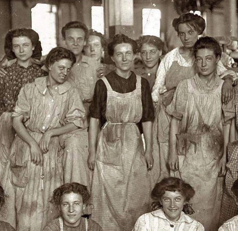 esdecirdiario's tweet photo. El #Feminismo no es una fiesta.

No se celebra nada sino que se conmemora.

#8M2022 https://t.co/wrvQnUG3Ax