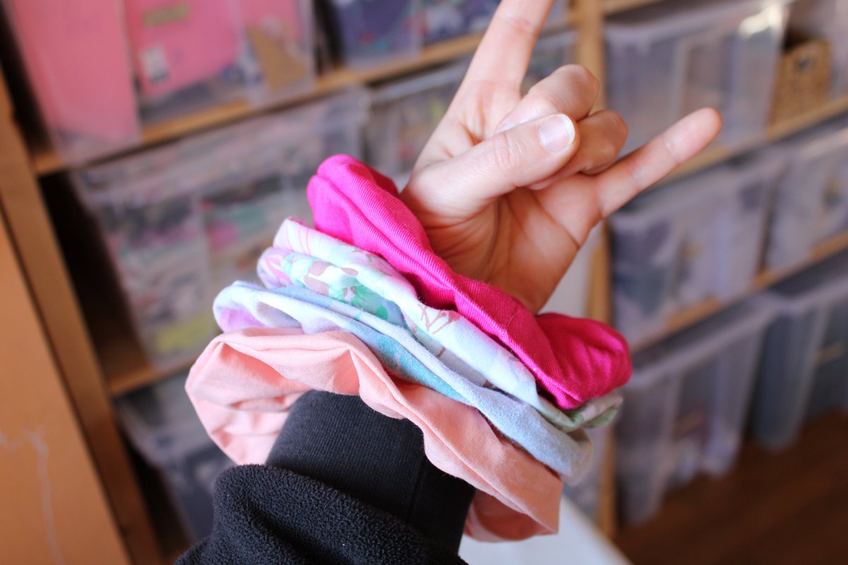 BadineriesC's tweet photo. Chouchous XL upcyclés #90sfashion #upcycledaccessories #scrunchies #teamchouchous #années90 #nineties 

https://t.co/h7WuPGqNEk https://t.co/xBP2nO4SFM
