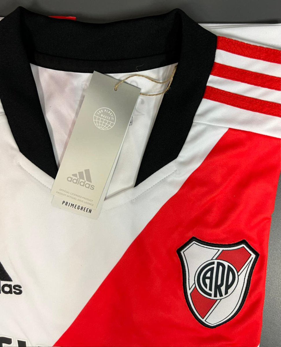 SANTIAGODELMORO's tweet photo. Martes en #ElClubDelMoro en FM99.9
Hoy se van camisetas de River titulares! Participan con el hashtag #ElClubDelMoro
A las 10 hrs anunciamos los ganadores https://t.co/GgpHLHdmnw
