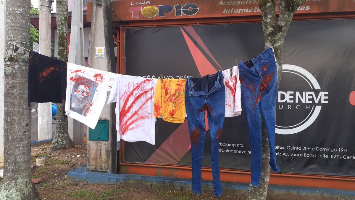 marchamulheres's tweet photo. As mulheres de #Registro, no #ValedoRibeira, já deram seu recado para esse #8demarço. Não aceitamos viver em um país de fome, miséria e violência machista!

#8M #Resistiretransformar #8deMarco #8deMarcoNacional
#PelaVidaDasMulheres #ForaBolsonaro #BolsonaroNuncaMais https://t.co/grq8wkPaRa