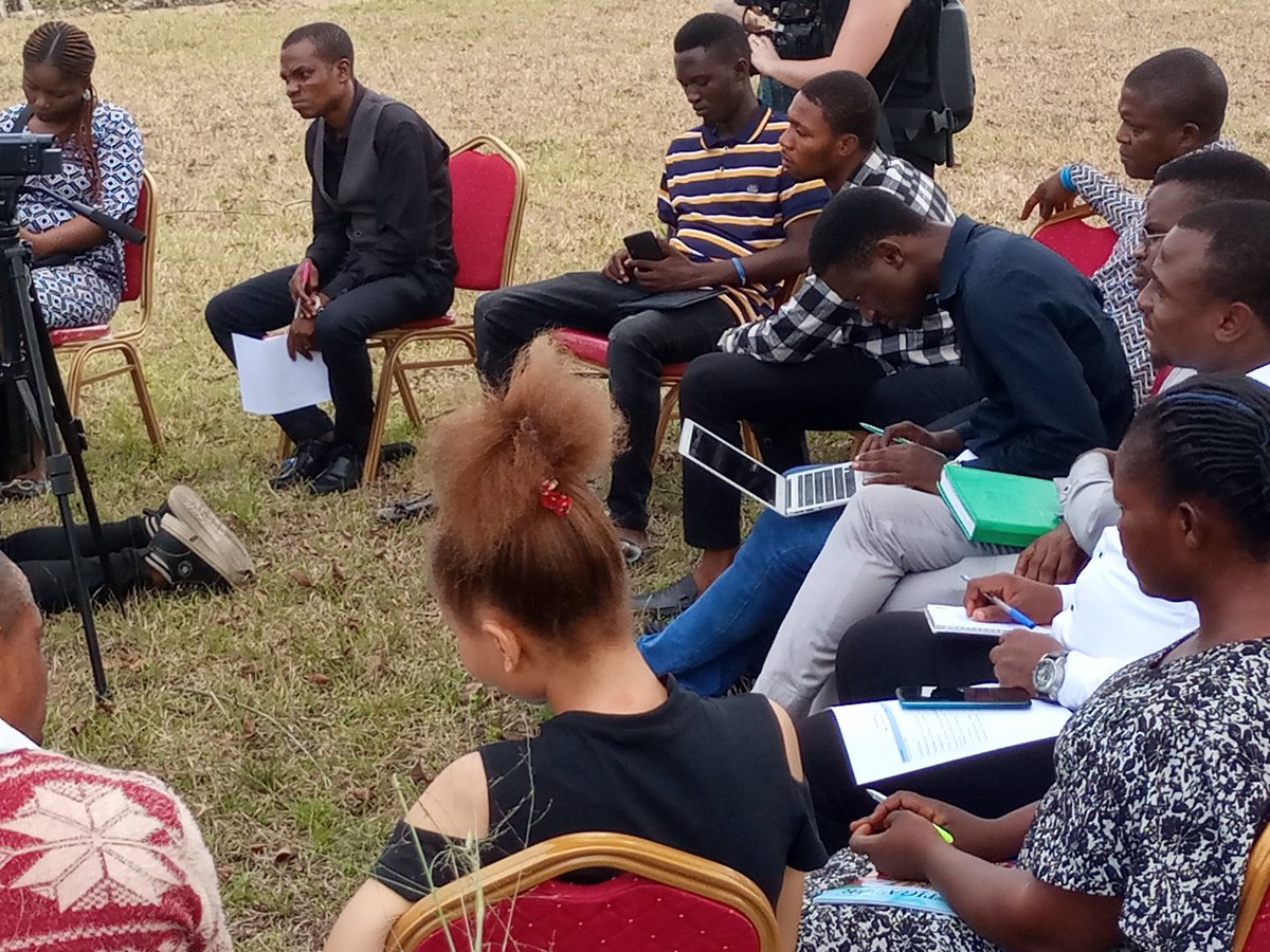 EcoHomef's tweet photo. Equipping the right minds for the task ahead. Poetry as a tool for advocacy
@NnimmoB #Poetry4Activism #Artivism #PropellingtheTransition https://t.co/zyPos0vfNv