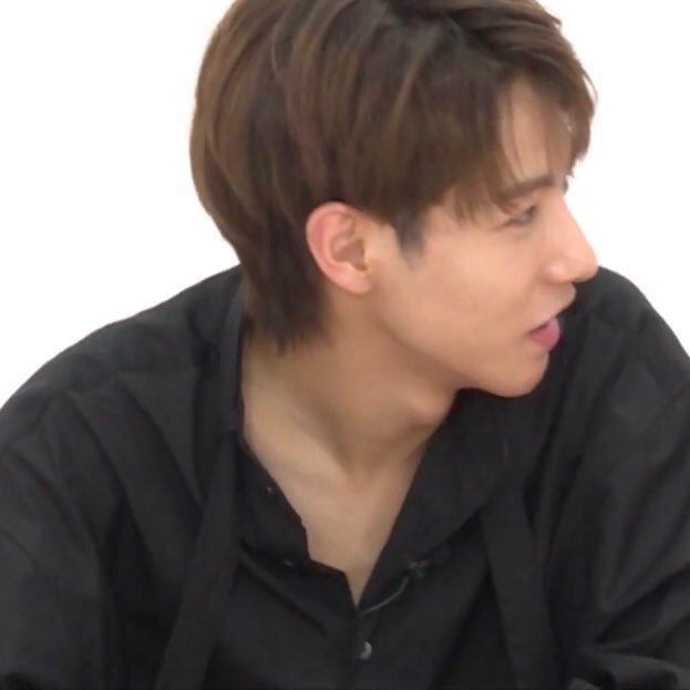 อย่าใส่เสื้อดำ มันหล่อ