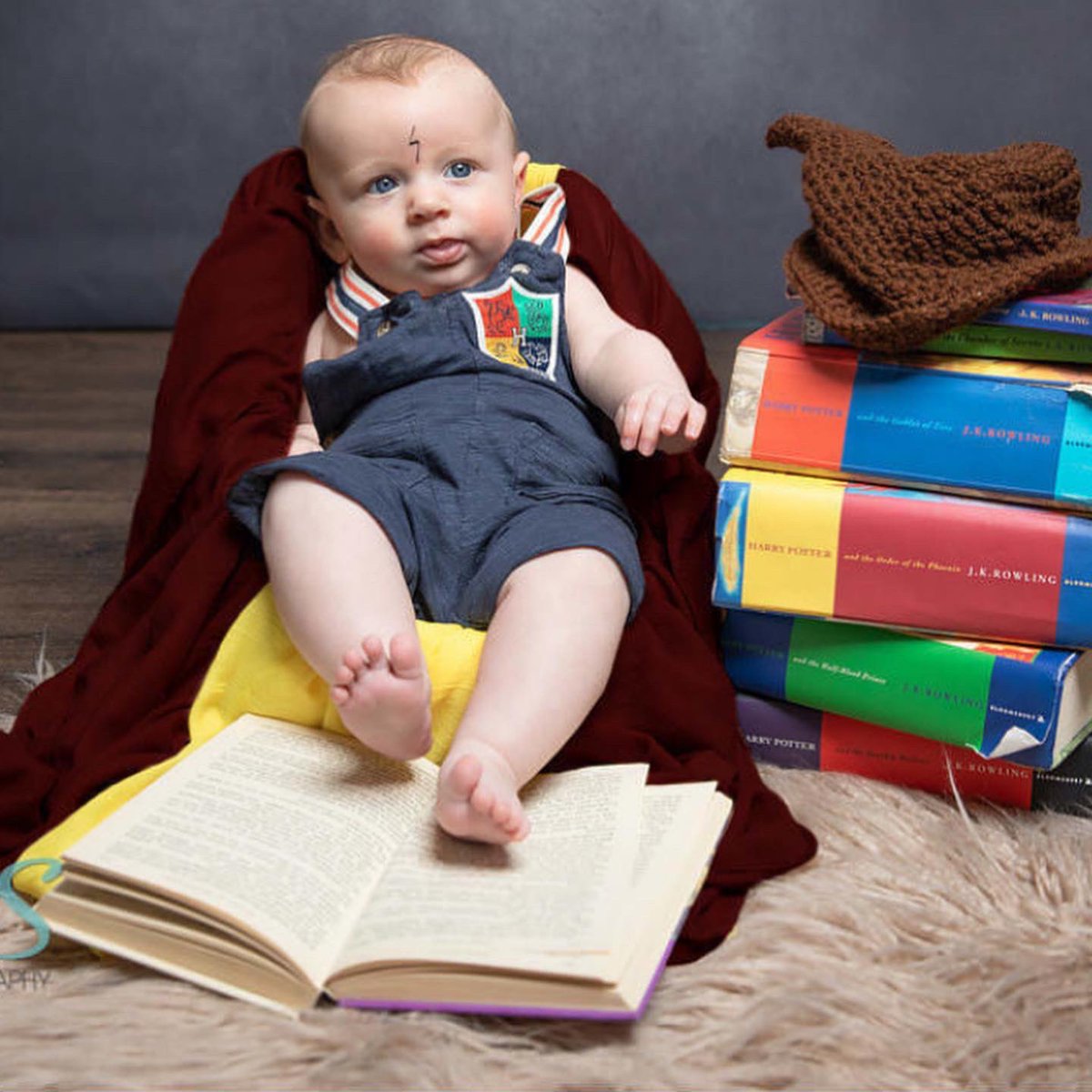 Started reading all the books when he was born. 4 months old and already on the fourth 😊⚡️📚 <a href="/jk_rowling/">J.K. Rowling</a>