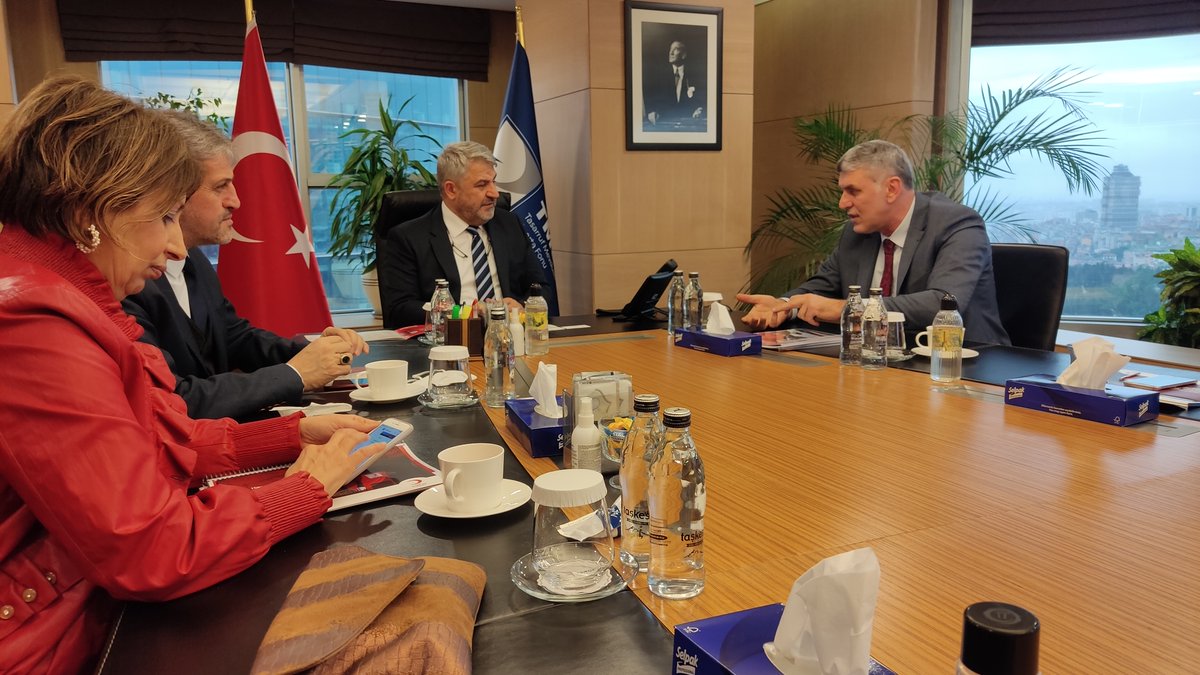 TMSF Başkanı Sayın Fatin Rüştü KARAKAŞ ziyaretimizde İstanbul’umuzda sürdürdüğümüz projelerimiz hakkında bilgi verdik. "Sabit Kan Alma Merkezleri" projemiz kapsamında Şişli İlçe meydanımıza konmak üzere bağış sözü aldık. 
#2022DayanışmaYılı