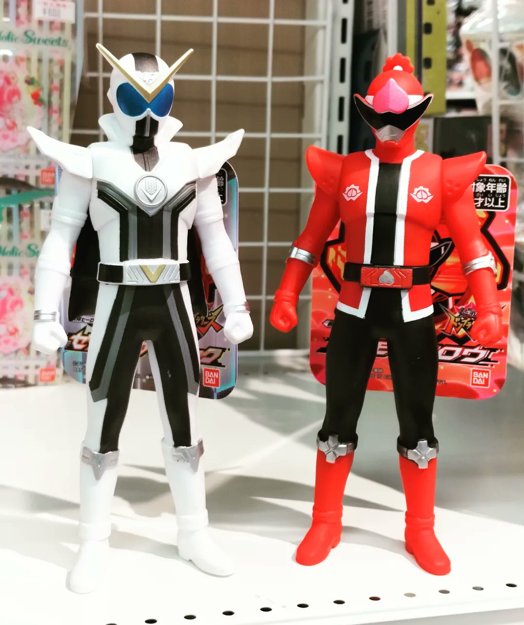 SHFiguarts 暴太郎戦隊ドンブラザーズドンモモタロウゼンカイザーブラック 51K5HeIuoGL._UF350,350_QL50_.jpg
