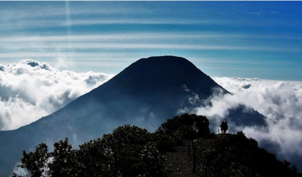 Brooksgowes's tweet photo. H-3
tidak hanya gears yg mumpuni utk kegiatan luar ruangan...dibutuhkan pula latihan fisik utk mencegah terkena  'altitute mountain sickness' alias penyakit di ketinggian....
#pangrango
#gunung
#gbk https://t.co/yBUOcBw9LF