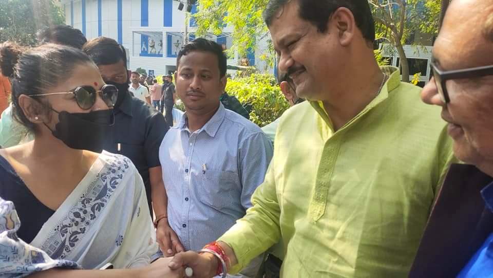 AbhijitAITC's tweet photo. আন্তর্জাতিক নারী দিবসের শুভ লগ্নে নারী শক্তির অন্যতম প্রতীক পশ্চিমবঙ্গের মুখ্যমন্ত্রী তথা সর্বভারতীয় তৃণমূল কংগ্রেসের সভানেত্রী শ্রীমতি মমতা বন্দ্যোপাধ্যায়ের নেতৃত্বে কলকাতায় নজরুল মঞ্চের রাজ্য সমিতির বৈঠকে বিভিন্ন বিশিষ্ট নেতৃত্বদের সাথে কিছু মুহুর্ত
@AITCofficial https://t.co/7yJ6LlAnuo