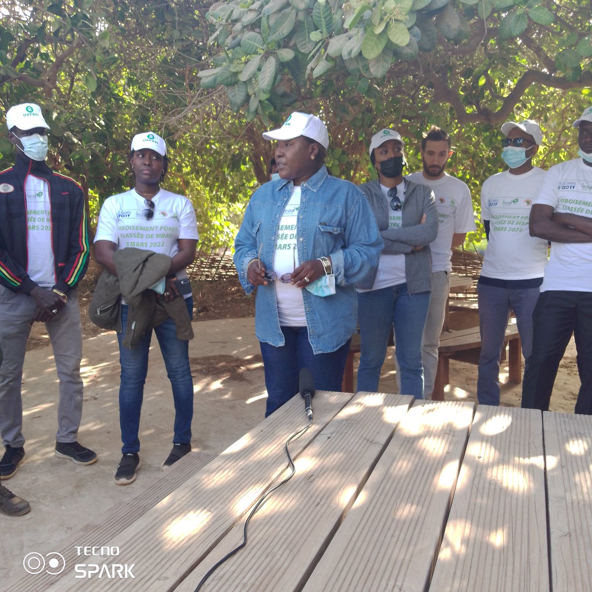 OxfamAuSenegal's tweet photo. "Notre environnement est notre richesse et il faut agir pour".  ✊ 
C'est sur ces mots de la directrice pays d'Oxfam que commence la matinée de reboisement, en présence des jeunes filles de l'école élémentaire de Petit Mbao. #JIF2022 #JIF2022SN #AarAlupMbao https://t.co/1IoeX54hQf