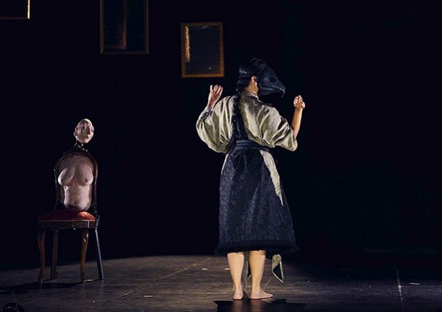 2/1
i en les que l'autoria i/o la direcció s'expressa amb veu de dona.

Cultura és nom de dona.
Fira és nom de dona.

💜 <a href="/LesCicliques/">Les Cícliques Companyia</a> amb Tàbula
💜 <a href="/AntonellaDAscen/">Antonella D'Ascenzi</a> amb Filar
💜 <a href="/LAMAQUINE/">LA MAQUINÉ</a> amb Parade,el circo de los valientes
💜 La Vispera amb La identidad de Vesania