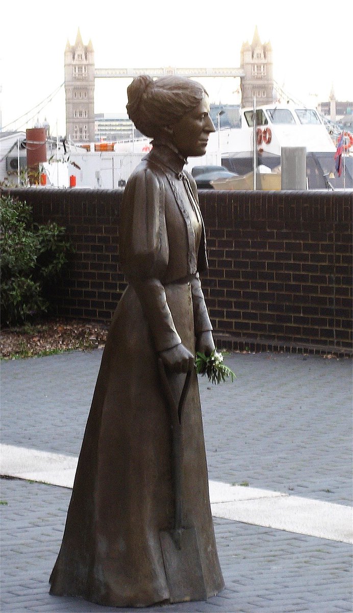 ThamesPathNT's tweet photo. On #InternationalWomensDay2022 celebrate Ada Salter, elected London's first woman Mayor 100 years ago. #BreakTheBias 
See this beautiful statue of Ada and her family on the #ThamesPath in Southwark. 
#Ada100 Tulip Walk 👇🌷🌷🌷
https://t.co/lsudA4xVOf
@TLynskey @innerlondonramb https://t.co/M9fum5xnCn