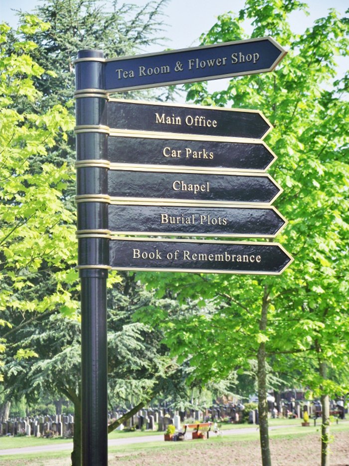 Bespoke, traditionally cast #nonferrous #bronze and #aluminium #fingerpole signs manufactured by <a href="/falonnameplates/">Falon Nameplates Ltd</a> ow.ly/ILCu50I024E