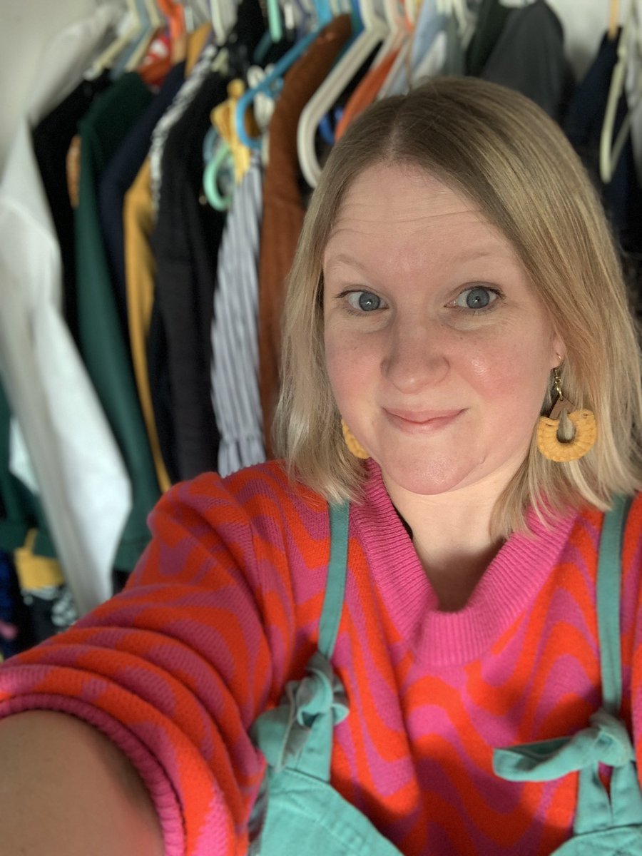 carlyccreative's tweet photo. About to go to an #IWD networking event..
Mind says, you canโt wear dungareees, no one will take you seriously.
Carly says, youโre a force of creative energy so if they donโt like it, theyโre not your people. Also itโs IWD and Iโm going to celebrate!
#creative #commscreative https://t.co/jrmgRpPbU6