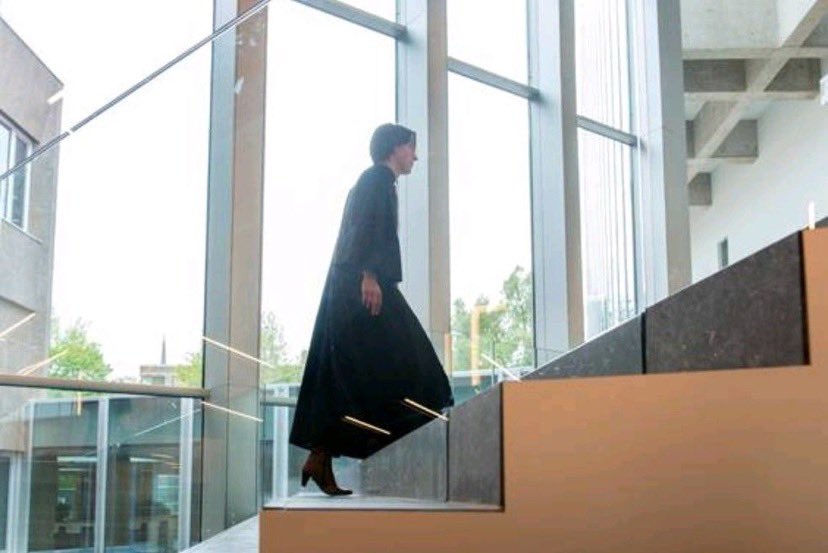 Het is vandaag #InternationaleVrouwendag. Ook dit ministerie en onze organisaties zetten zich in voor meer gelijkheid. De doelstelling van 30% meer vrouwen in topfuncties is behaald. Binnen 5 jaar willen we 50% van de topfuncties door vrouwen ingevuld hebben.