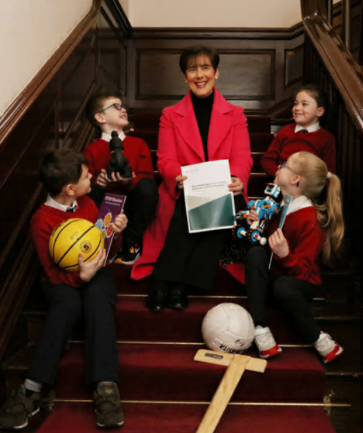 Education_Ire's tweet photo. Fógraíonn @Education_Ire foilsiú Moltaí ar Chothromaíocht Inscne in Oideachas ETIM chun gníomhaíochtaí náisiúnta a threorú a chinnteoidh oideachas den chéad scoth in oideachas ETIM maidir le cothromaíocht,cothromas &amp; cuimsiú inscne a fheabhsú dár ndaoine óga. https://t.co/EFXkeNOTPj