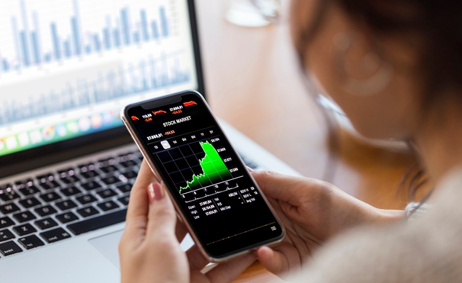Looking forward to celebrating #IWD2022 this evening with an amazing panel discussing women and finance - thank you <a href="/MoorgateMermaid/">Simoney Kyriakou 🇨🇦</a> <a href="/Simonspackard/">Simon Packard</a> <a href="/pensionlawyeruk/">Jennie Kreser</a> and Nicola Yiannoulis. 
Email daro@schs.gdst.net for details.