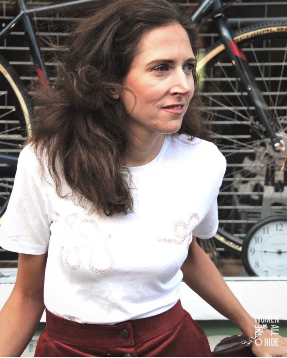 TheWomenAllRide's tweet photo. Heute erscheint „Revolutions: Wie Frauen auf dem Rad die Welt veränderten“ von Hannah Ross - ein tolles Buch über #Fahrrad und #Emanzipation! Für jedes heute bestellte Buch geht 1 Euro an @bike_bridge und uns. 
Danke @mairischverlag 💜♥️ #IWD22 

🛒⬇️
https://t.co/EDKGq3aNIn https://t.co/quNcOlQeAk
