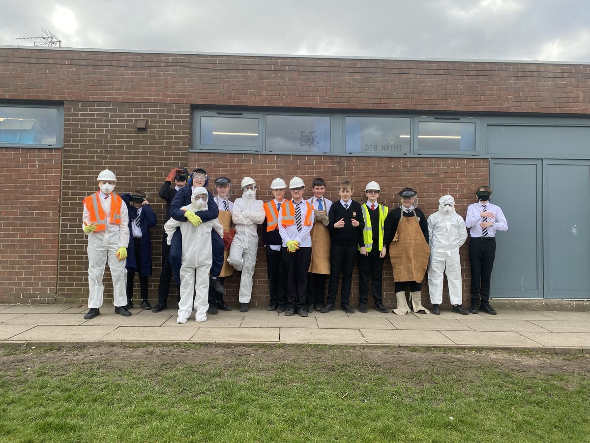 BevgrammarDT's tweet photo. Y10 Engineers learning PPE Regulations, race to dress in the correct PPE for varying scenarios #ppe #healthandsafety @bevgrammar 🔨🪓🪚🔩🔧🪛 https://t.co/bszV8eOLTP