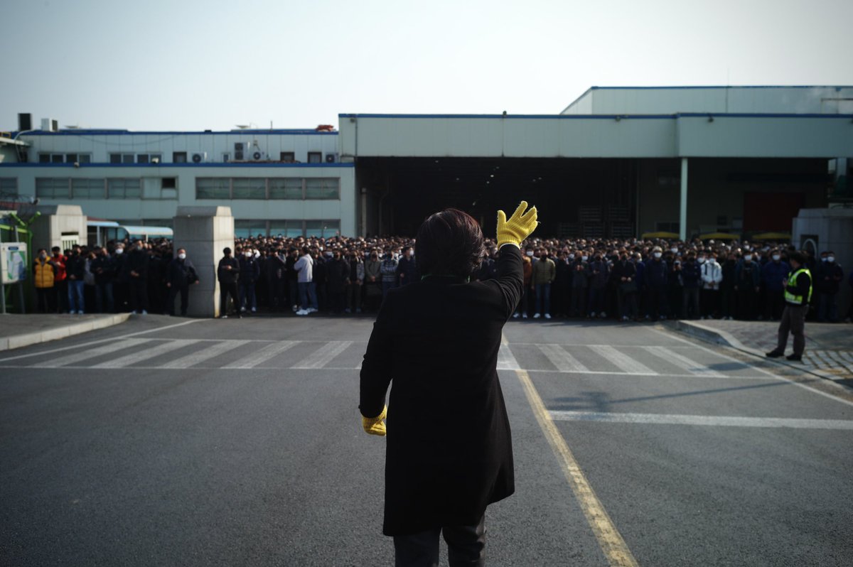 “심상정의 진짜 지지율은 도대체 언제 볼 수 있을까?”
한 지지자분의 말씀이 제 마음을 흔듭니다.

성소수자 인권은 다음에
성적자기결정권은 다음에
온전한 중대재해기업처벌법은 다음에
과로공화국 해결은 다음에
비상한 기후위기 대응은 다음에
심상정 지지는 다음에..