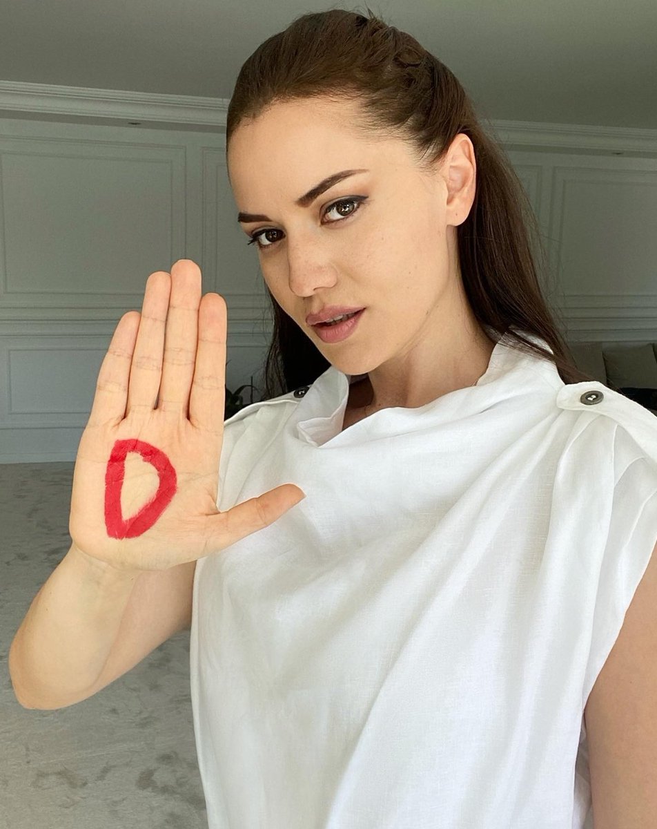 na_7_ool's tweet photo. Kadınlar günü kutlu olsun çiçeğim 🌸🌸🌸 @EvcenF
#FahriyeEvcen https://t.co/PtUSen2NBc