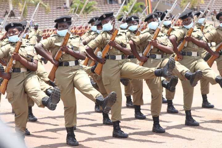 mkabirisi's tweet photo. Why not white masks & white gloves ? @updf_ #maskdemonstration https://t.co/gEP04uWaf3